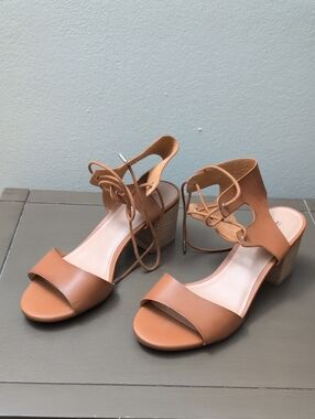 Women's Lace-Up Block Heel Sandals in Tan